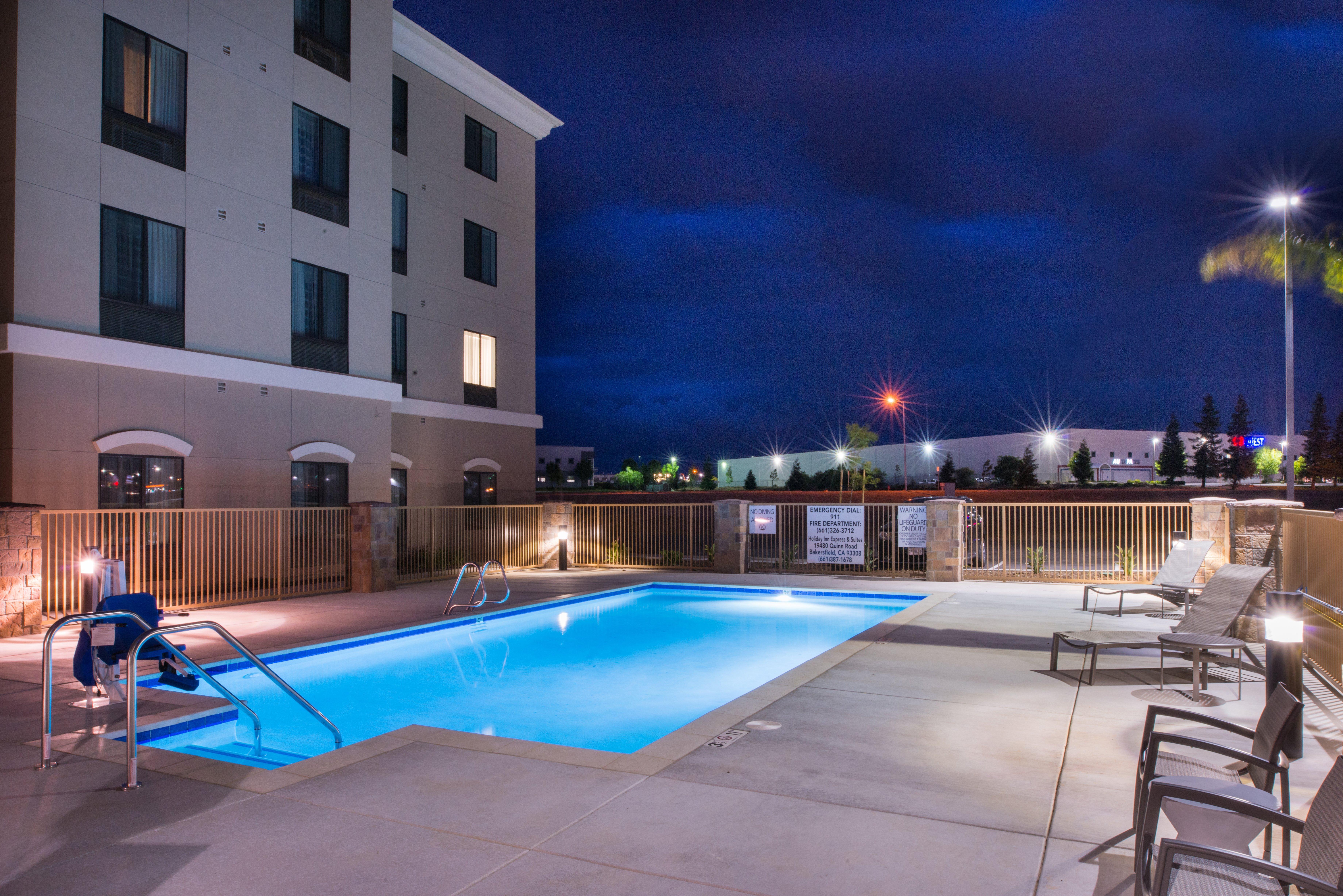 Holiday Inn Express & Suites Bakersfield Airport By Ihg Exterior foto