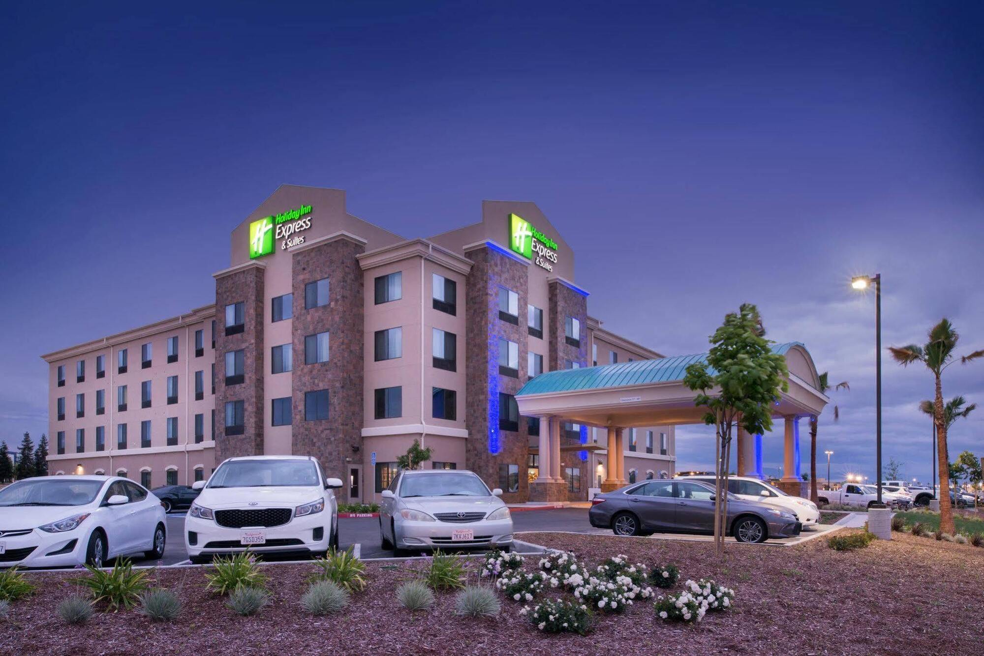 Holiday Inn Express & Suites Bakersfield Airport By Ihg Exterior foto